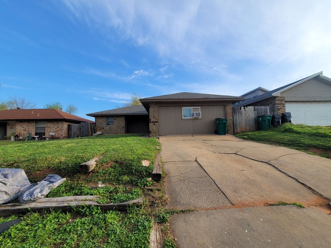 Foto principal - 4 Bedroom Rent to Own Home Available!