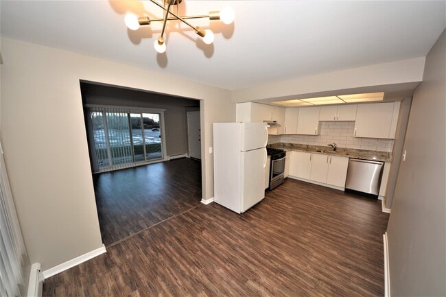 Building Photo - 9422 S 78th Ct