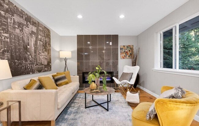 Foto del edificio - 4 Bed and 2 Bath Beautiful Bellevue Single...