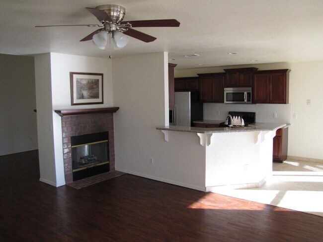 Building Photo - 1904 Gray Fox Dr