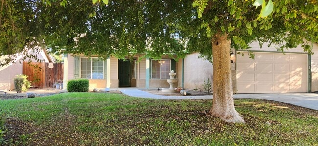 Building Photo - 9810 Manhattan Dr