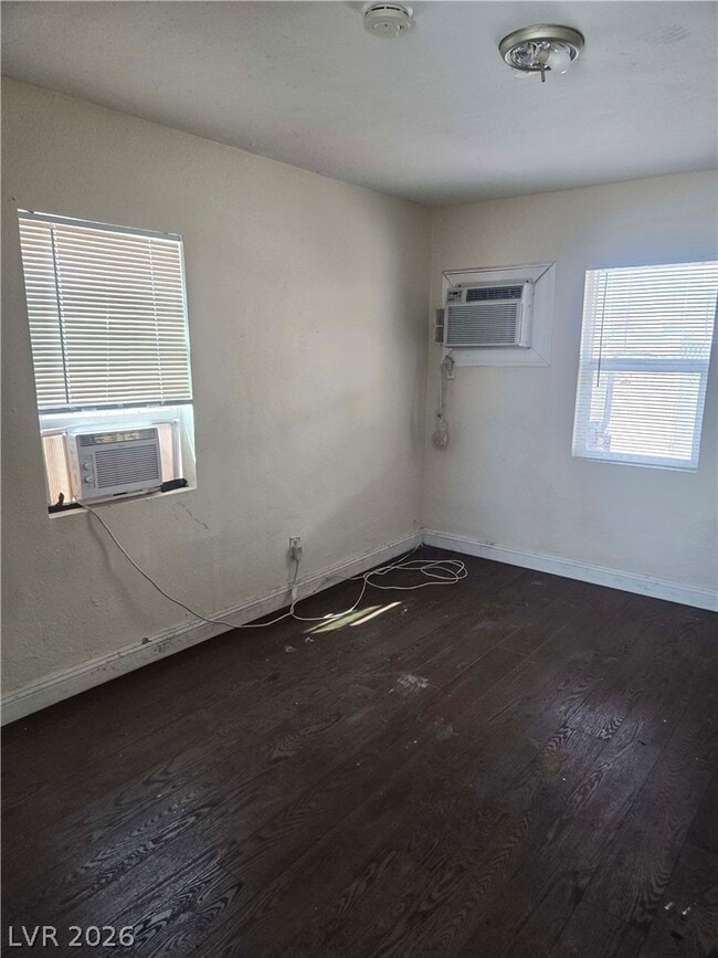 Building Photo - 413 W Van Buren Ave