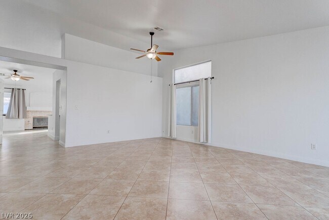 Foto del edificio - 2205 Riderwood Ave