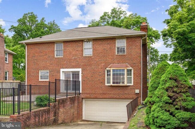 Foto del edificio - 7833 12th St NW