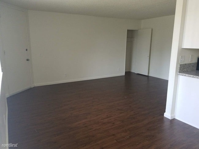 Building Photo - 2 br, 1 bath  - 9930 De Soto Ave