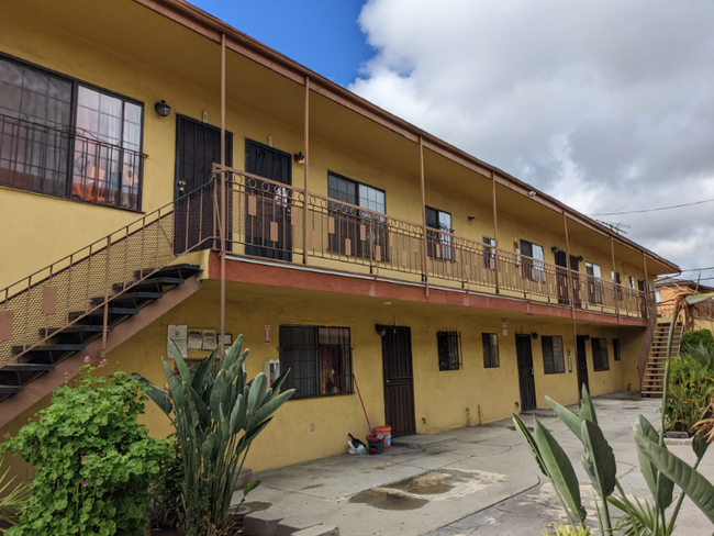 Building Photo - 849 W Vernon Ave