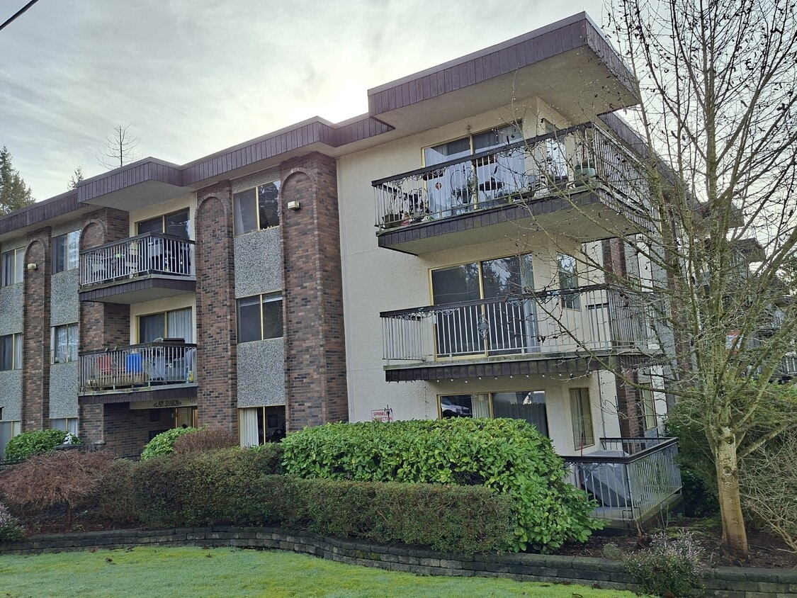 Building Photo - 1320 King Albert Ave