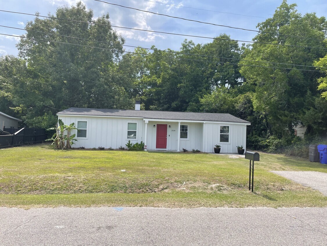 Primary Photo - 2520 Adonis Ave