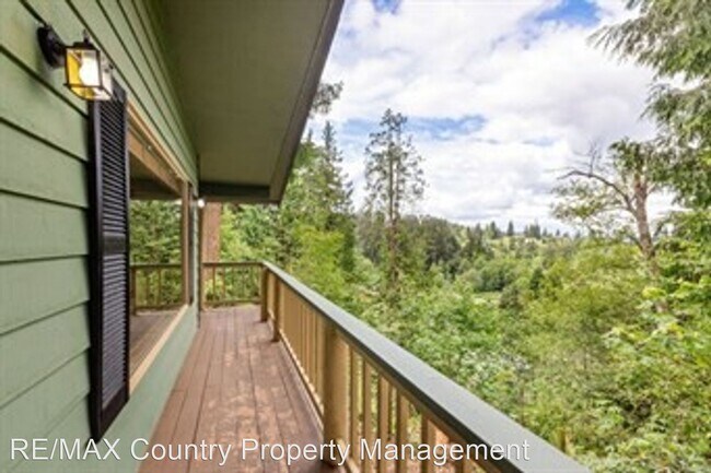 Building Photo - 3 br, 3 bath House - 1205 Shaw Rd E