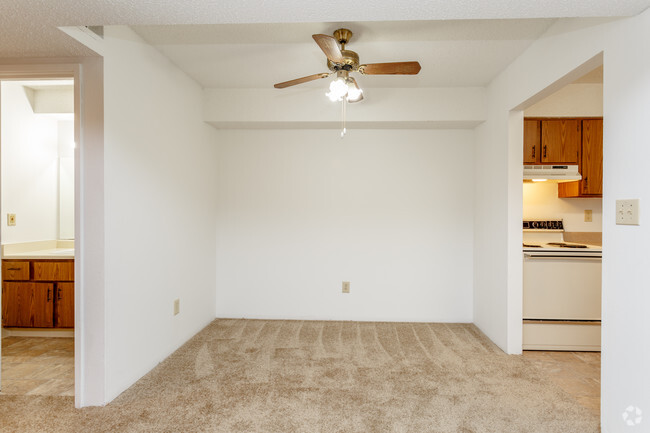 1BR, 1BA - 717 SF - Apple Creek Apartments