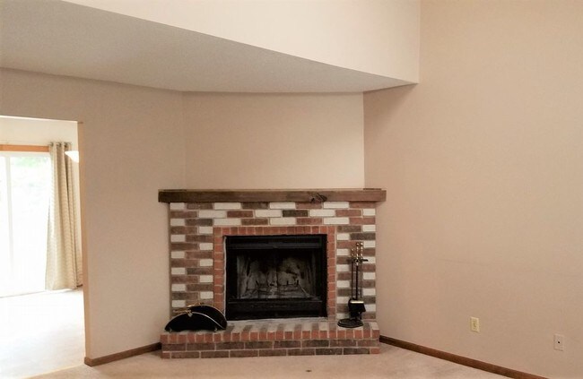 Building Photo - Vaulted Ceilings and Sky Light