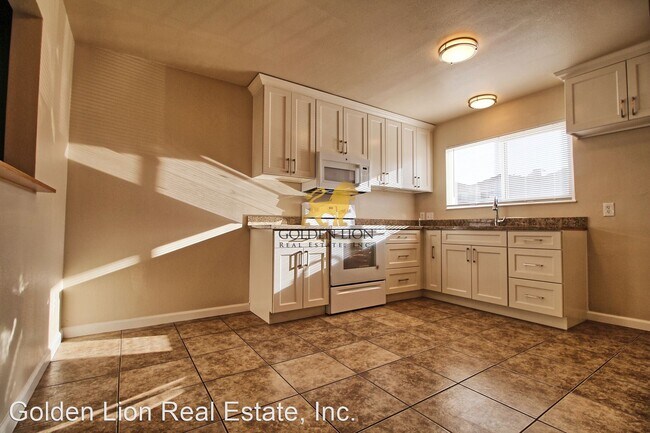 Building Photo - 3 br, 1.5 bath House - 830 Palm Cir