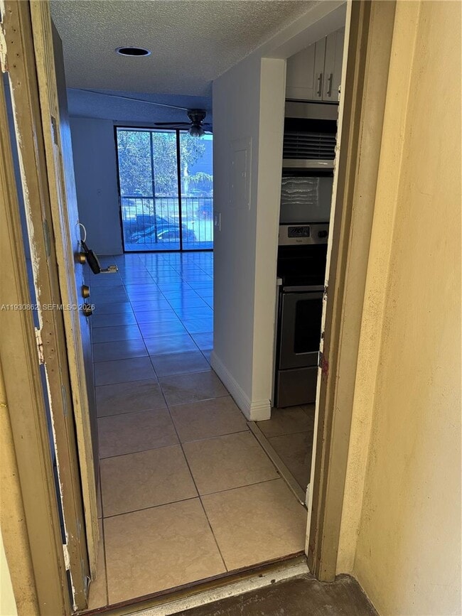 Foto del edificio - 8635 NW 8th St