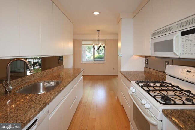 Foto del edificio - 1637 Oakwood Dr