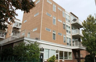 Building Photo - 915 S Oak Park Ave