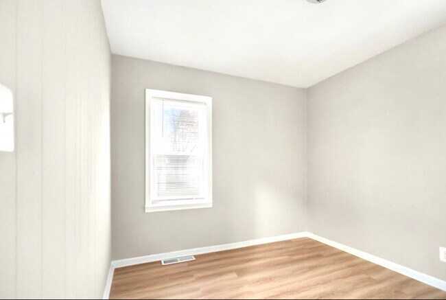 Foto del edificio - 8499 Meadow Ave