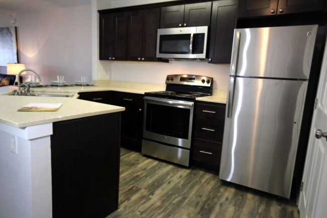 Building Photo - 333 Campus View Dr