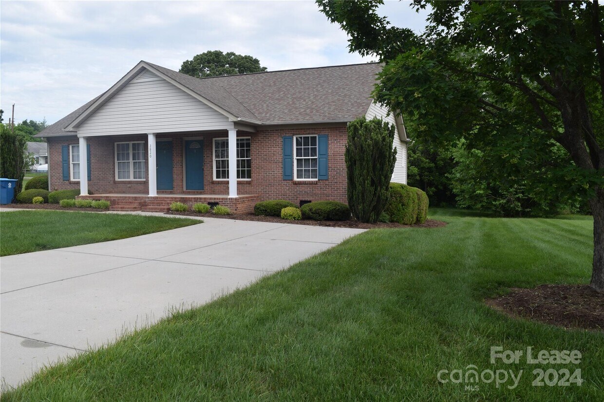 Primary Photo - 2820 12th Ave SW