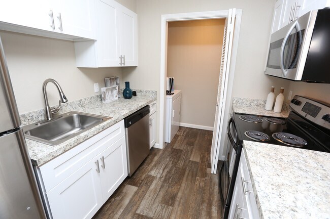 1HAB, 1BA - 750 ft² - Cocina - Armstrong Farm