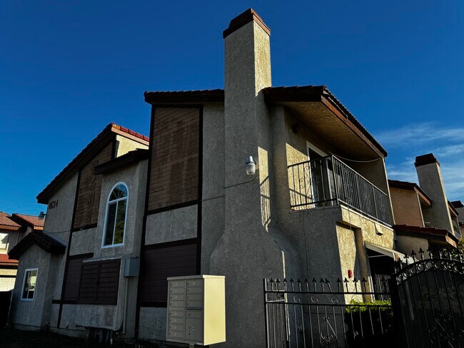 South-facing front entrance for great feng shui - 1634 Alegro Sq