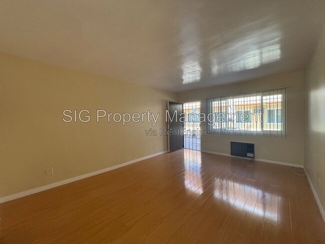 Interior Photo - Windsor, 526