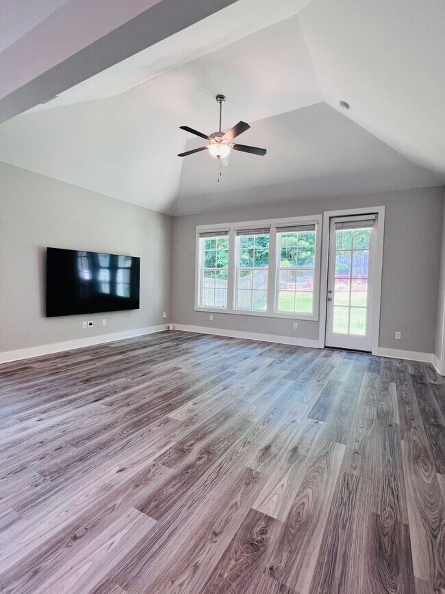 Foto del edificio - Practically brand-new Fox Run Village home!