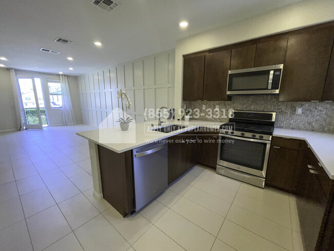 Building Photo - 1407 Cherry Cir