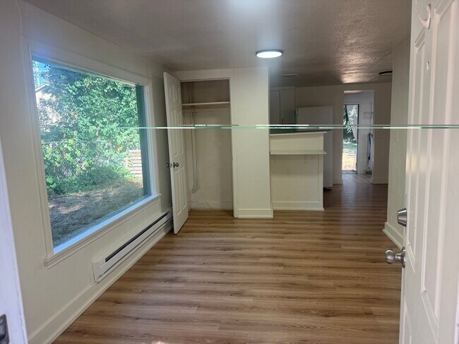 Foto del edificio - 11346 Sunnyside Ave N
