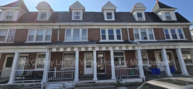 Foto del edificio - 316 E Union Blvd