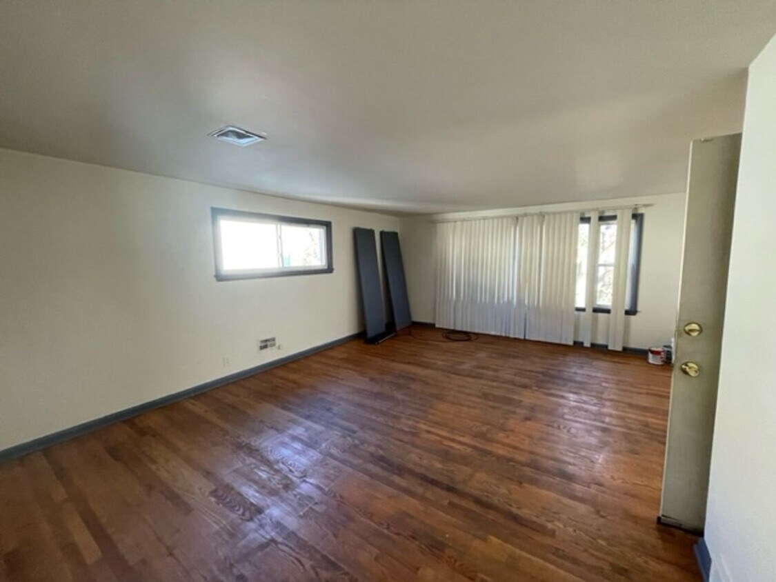 8829 W Congress St Unit 8831 W Congress St, Milwaukee, WI 53225 Room