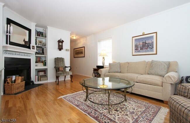 Foto del edificio - 25 Heritage Dr