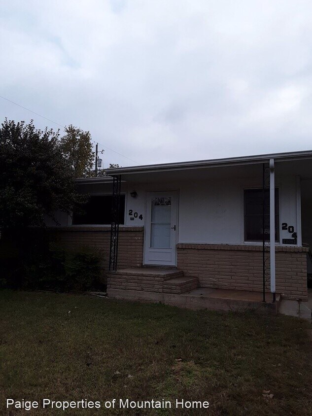 Building Photo - 3 br, 1 bath House - 204 Dyer Street