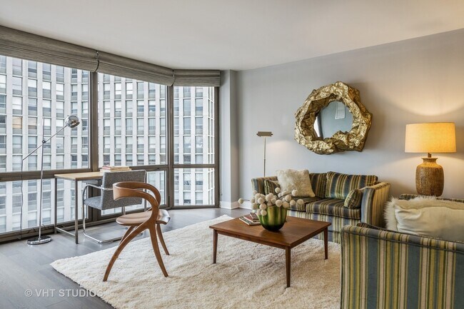 Foto del edificio - 2650 N Lakeview Ave