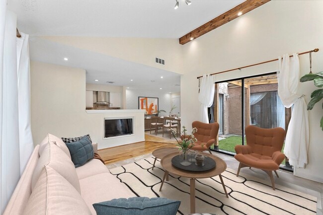 Foto del edificio - 2419 Briarwest Blvd