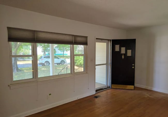 Photo - 100 Rees Ave House