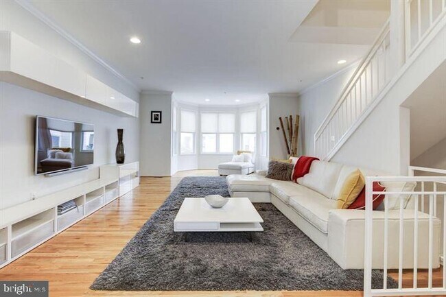 Foto del edificio - 2058 N Oakland St