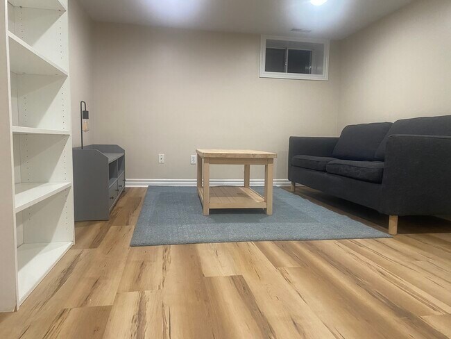 Photo du bâtiment - 282 Poyntz Av