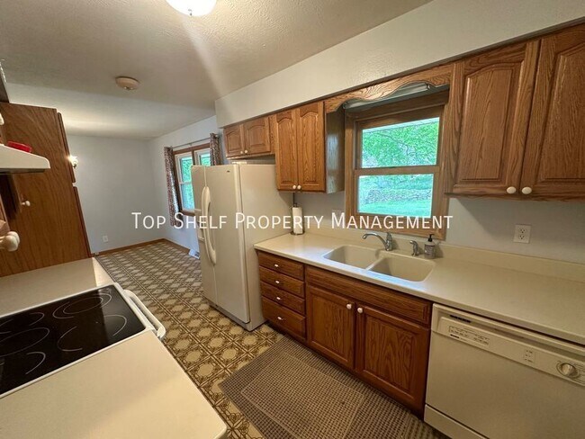Building Photo - 2556 Grandview Ave