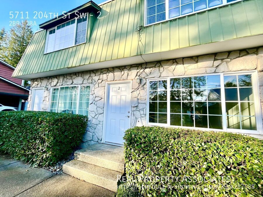 Foto principal - 2 Bed/1.5 Bath in Lynnwood! **Remodeled Ki...