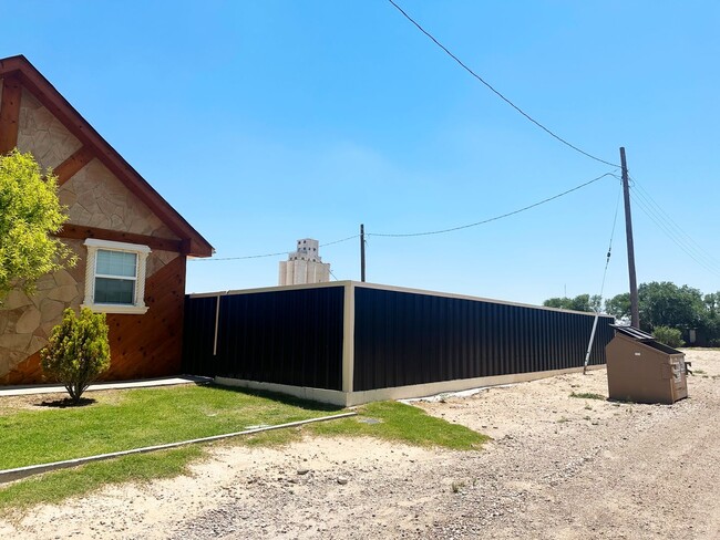 Building Photo - Pre-Leasing for August Move in!