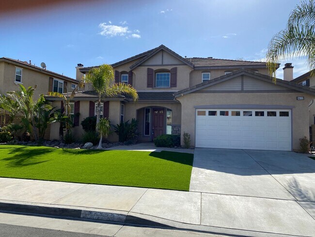 Building Photo - Beautiful 5 Bedroom Home in Murrieta Available!