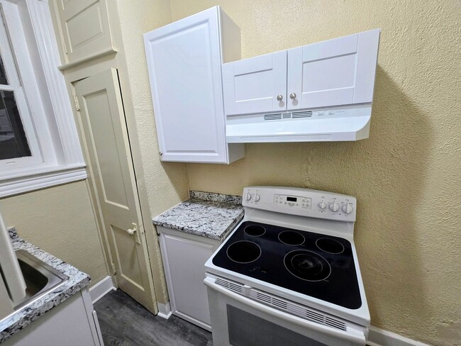 Foto del edificio - 104 N Eighth St