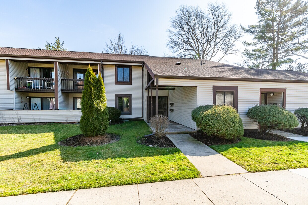 10 Avon Dr, East Windsor, NJ 08520 Condo for Rent in East Windsor, NJ