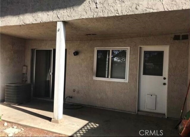 Foto del edificio - 1387 N Elderberry Ave