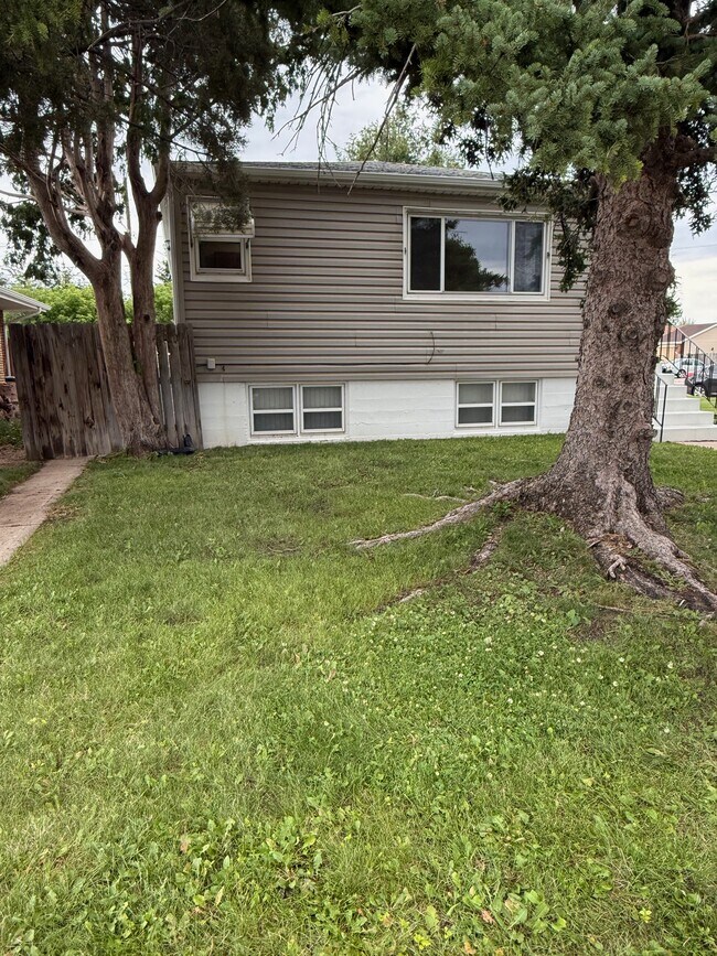 Casa/Jardín delantero - 1601 Crook Ave