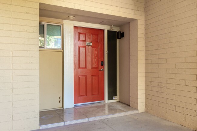 Building Photo - New Listing in Phoenix