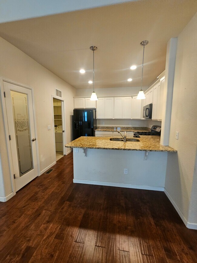 Foto del edificio - 6613 Folsom Hts