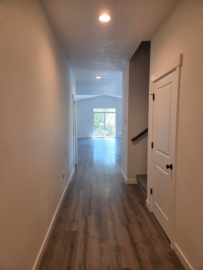 Entryway - 5450 NW Stardown Dr
