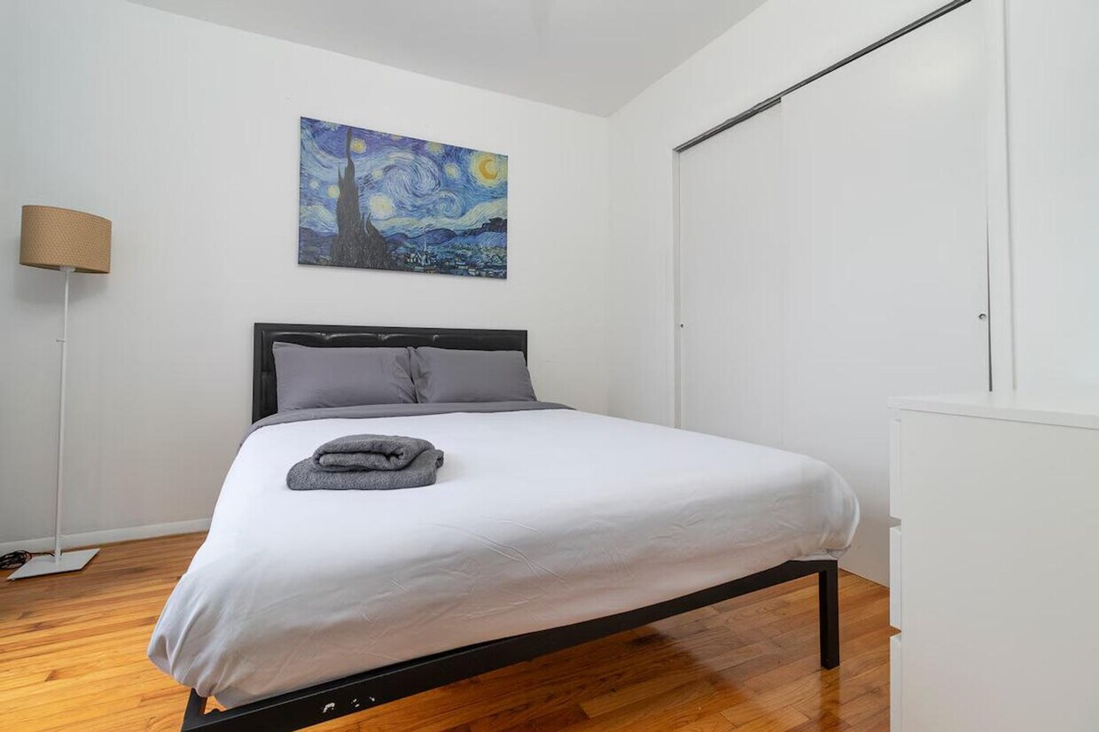 Foto principal - 315 E 95th St