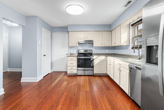 Foto del edificio - 1305 Eaglewood Dr